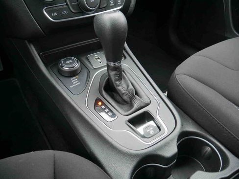 Used 2019 Jeep Cherokee Latitude w/ Popular Appearance Group image 25