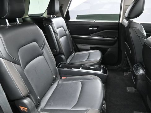 Used 2022 Nissan Pathfinder SL w/ SL Premium Package FWD image 16