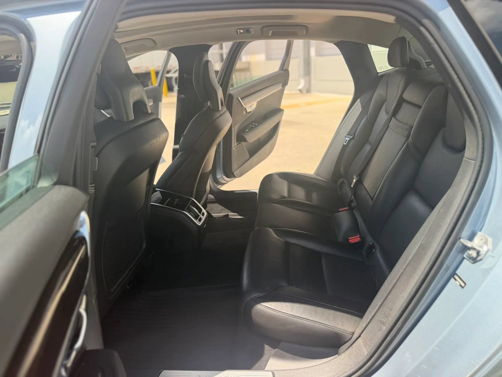 Used 2018 Volvo S90 T5 Momentum w/ Convenience Package FWD image 18