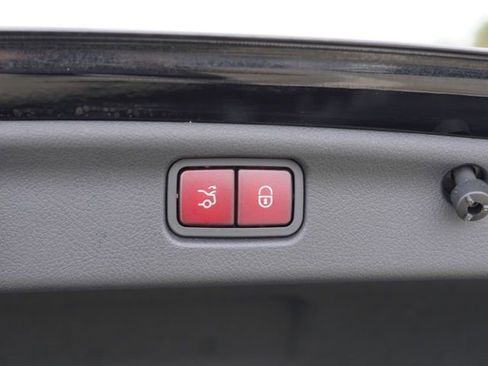 Used 2023 Mercedes-Benz C 300 Sedan image 37