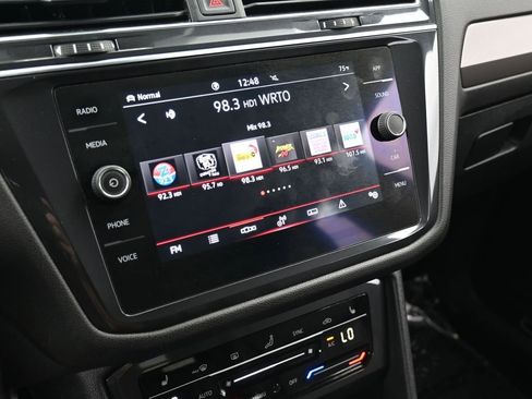 Used 2022 Volkswagen Tiguan SE R-Line image 24