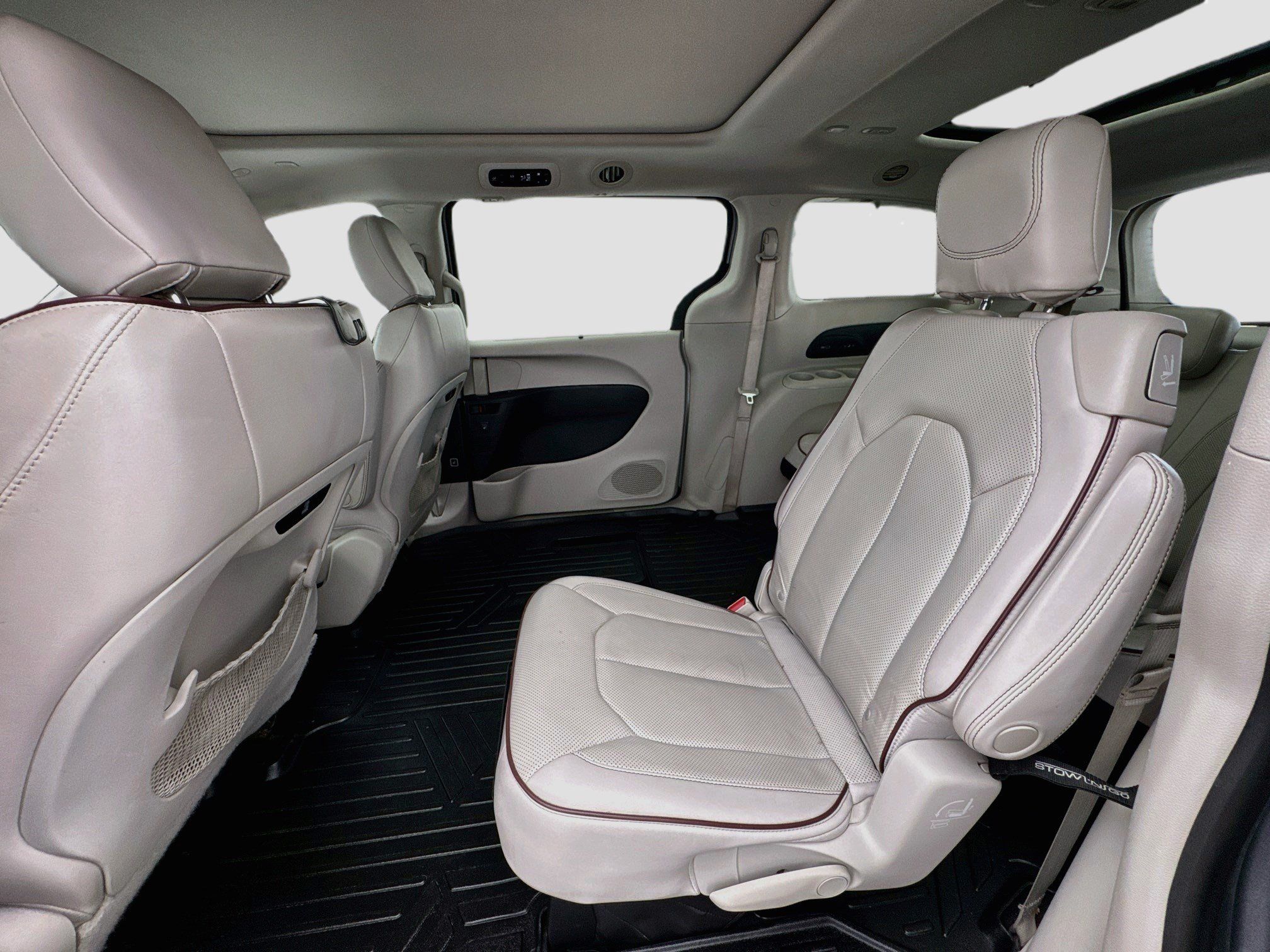 Used 2020 Chrysler Pacifica Limited FWD image 16