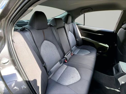 Used 2020 Toyota Camry LE FWD image 19