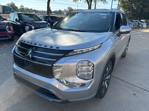 New 2025 Mitsubishi Outlander SEL image 7