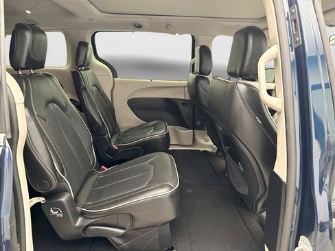 Used 2022 Chrysler Pacifica Limited AWD/4WD image 20