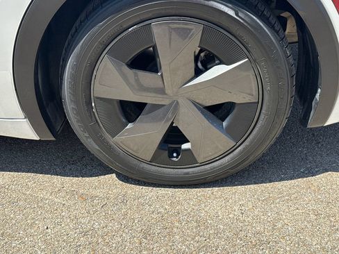 Used 2023 Toyota Prius Prime FWD image 9