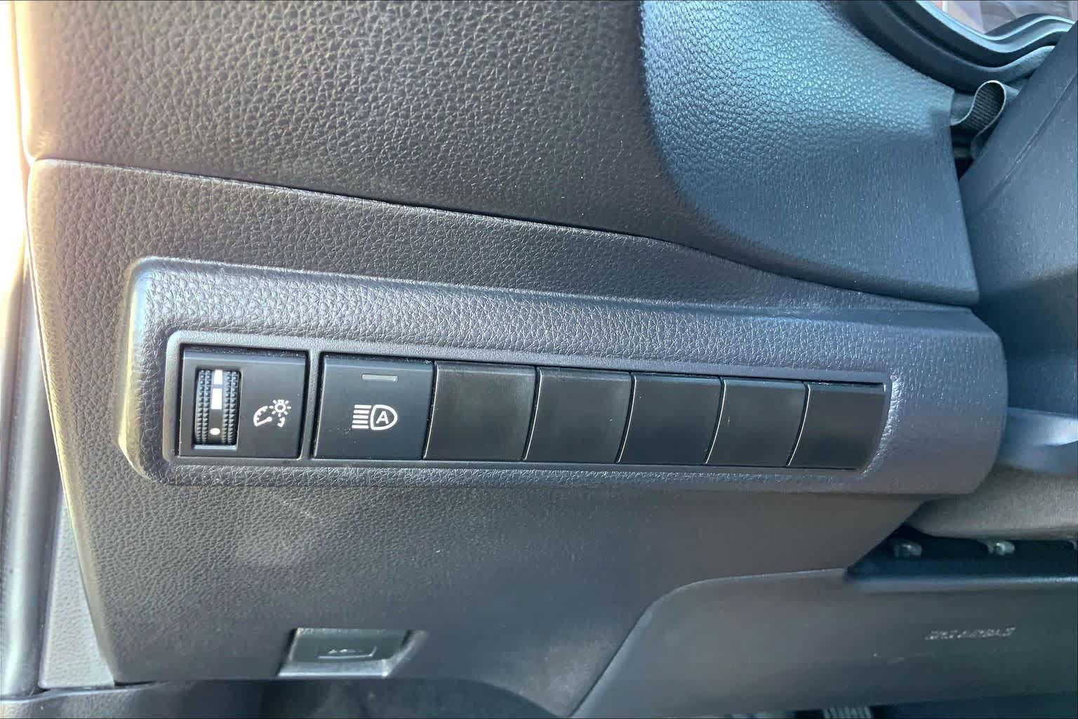 Used 2025 Toyota Corolla LE FWD image 33