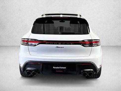Certified 2026 Porsche Macan AWD/4WD image 10
