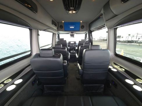 Used 2024 Mercedes-Benz Sprinter 2500 image 3