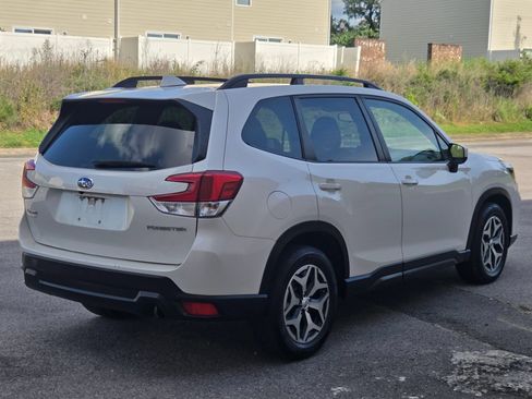 Used 2020 Subaru Forester Premium AWD/4WD image 5