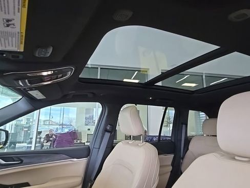 Used 2025 Jeep Grand Cherokee Limited w/ Luxury Tech Group II AWD/4WD image 26