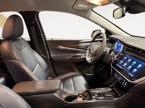 Used 2023 Chevrolet Bolt EUV LT w/ Convenience Package image 16