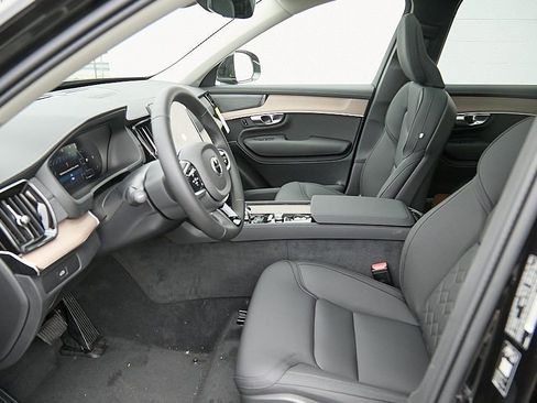 New 2026 Volvo XC90 B6 Plus w/ Protection Package Premier image 19