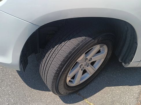 Used 2010 Toyota Highlander 2WD image 23