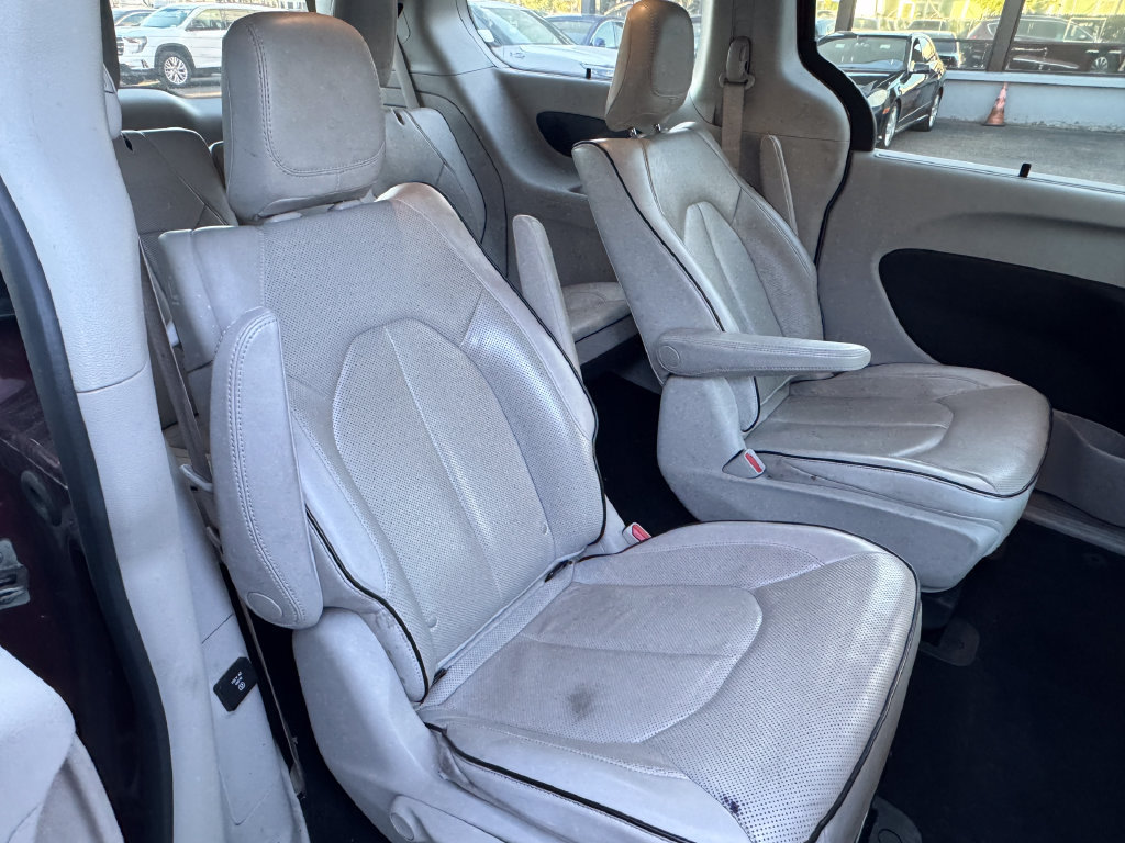 Used 2021 Chrysler Pacifica Limited w/ Uconnect Theater Family Group FWD image 8