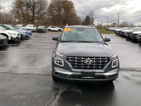 Certified 2025 Hyundai Venue Limited image 8