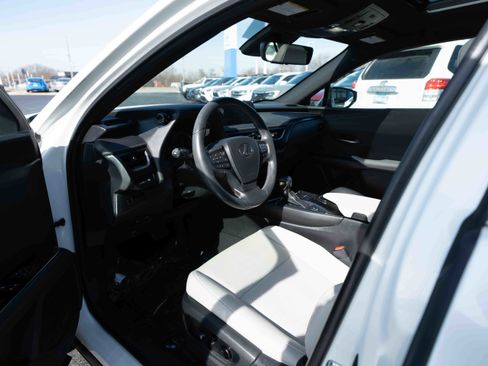 Used 2022 Lexus UX 250h w/ Premium Package image 8