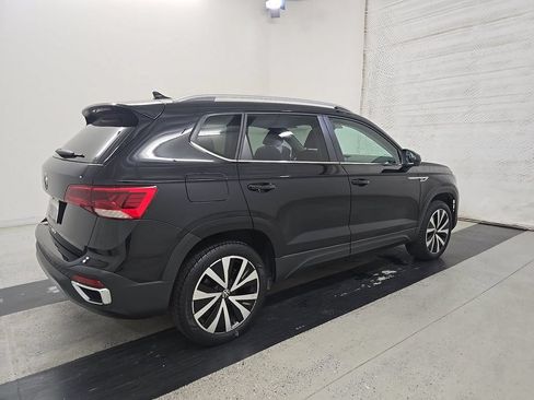 Used 2023 Volkswagen Taos SE FWD image 4
