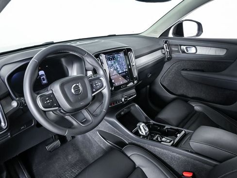 Certified 2023 Volvo XC40 B4 Plus w/ Driver Assist Package FWD image 6