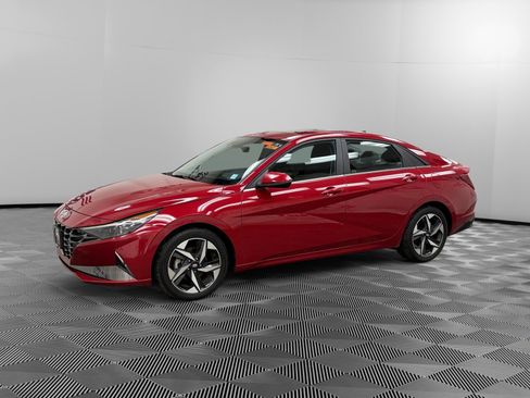 Certified 2023 Hyundai Elantra Limited w/ Preferred Accessory Package image 1