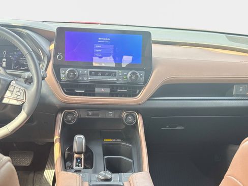 Used 2025 Toyota Grand Highlander AWD Hybrid image 17