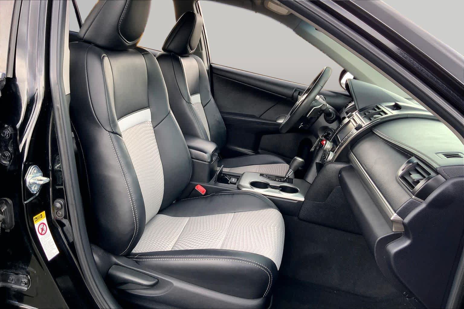 Used 2012 Toyota Camry SE FWD image 9