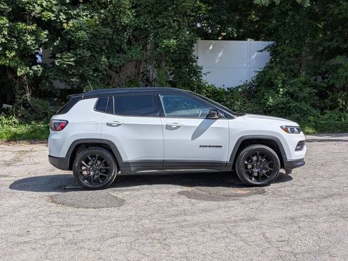 Certified 2023 Jeep Compass Latitude AWD/4WD image 2