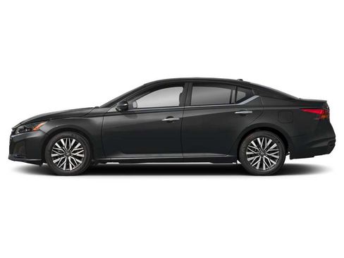 Used 2025 Nissan Altima 2.5 SV FWD image 14