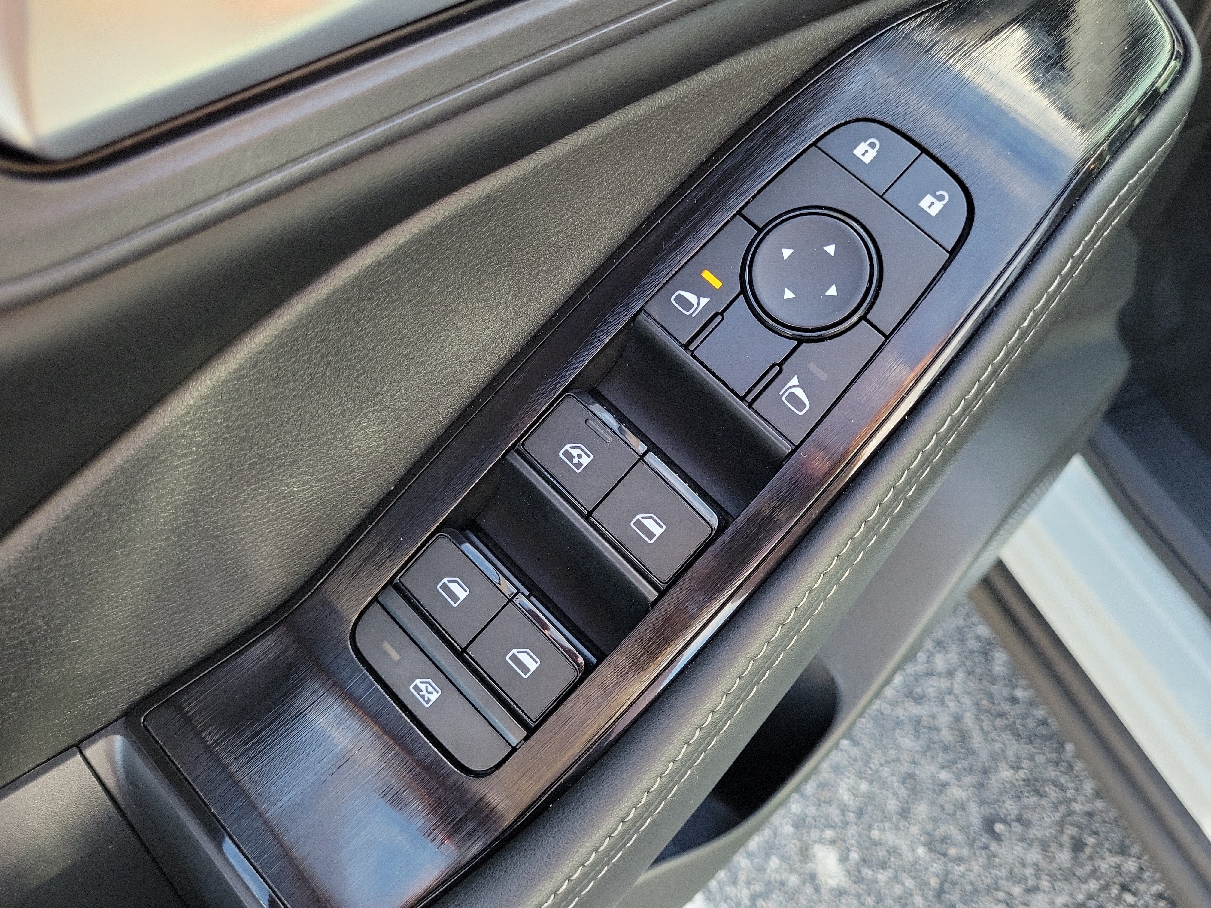 Certified 2024 Nissan Rogue SV w/ SV Premium Package FWD image 11
