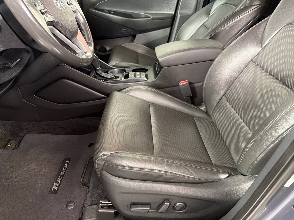 Used 2021 Hyundai Tucson Limited w/ Cargo Package AWD/4WD image 12