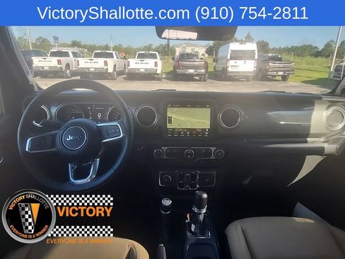 Used 2023 Jeep Gladiator Overland w/ Cold Weather Group AWD/4WD image 4
