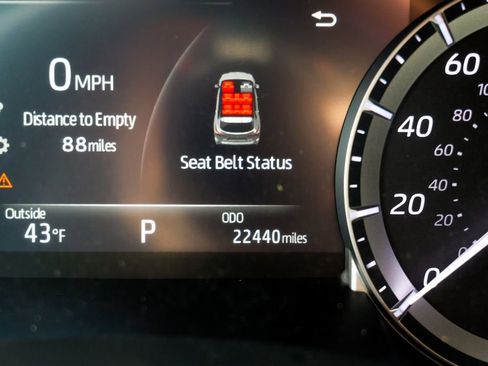 Used 2023 Toyota Highlander XLE image 48