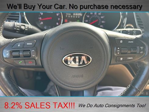 Used 2018 Kia Sedona SX image 25