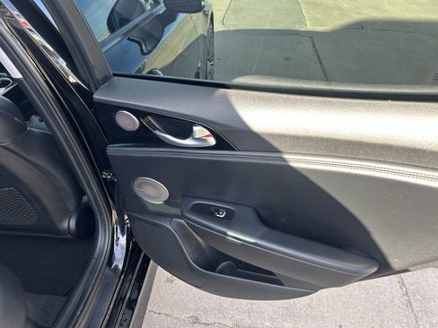 Used 2018 Kia Stinger Premium image 21