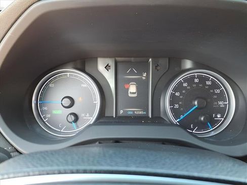 Used 2021 Toyota Venza LE image 10