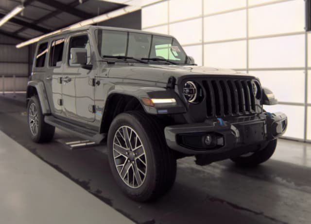 Used 2022 Jeep Wrangler Unlimited Sahara AWD/4WD image 5