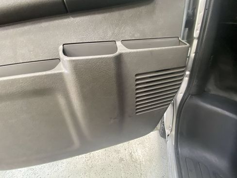 Used 2022 Chevrolet Express 2500 w/ Enhanced Convenience Package RWD image 32