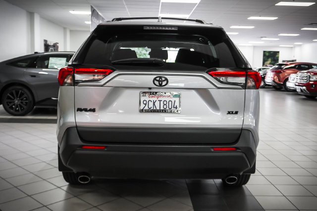 Used 2022 Toyota RAV4 XLE w/ Convenience Package FWD image 7