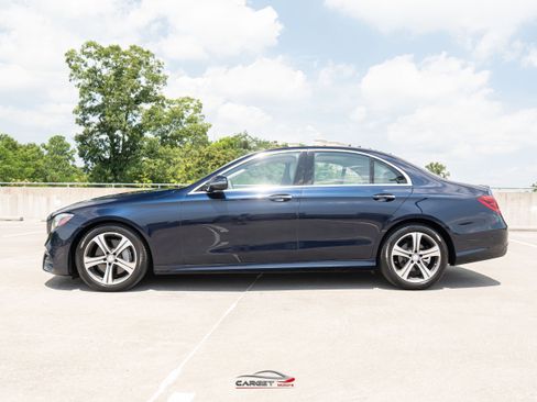 Used 2017 Mercedes-Benz E 300 4MATIC image 4