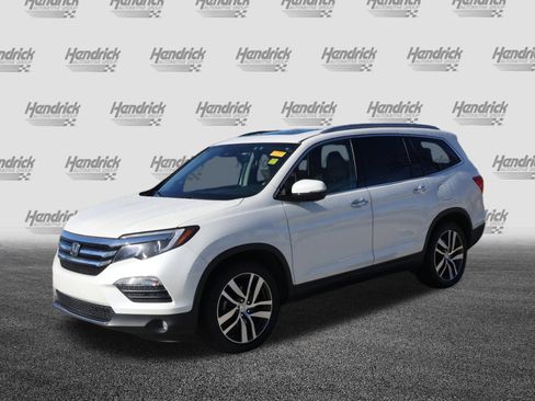 Used 2017 Honda Pilot Touring image 5