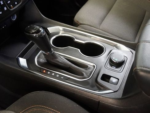 Used 2020 Chevrolet Traverse LT FWD image 23