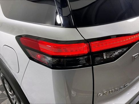 Used 2025 Nissan Pathfinder S image 42