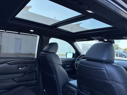 Certified 2025 Honda Pilot Black Edition image 23