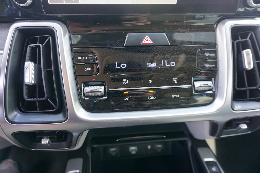 Used 2023 Kia Sorento EX w/ Panoramic Sunroof Package FWD image 12