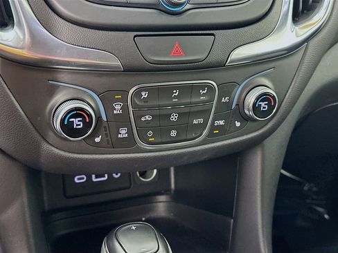 Used 2021 Chevrolet Equinox LT image 22