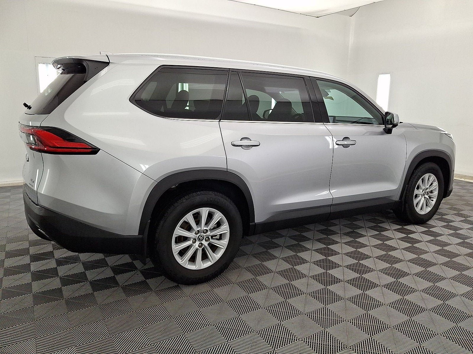 Certified 2024 Toyota Grand Highlander AWD image 18