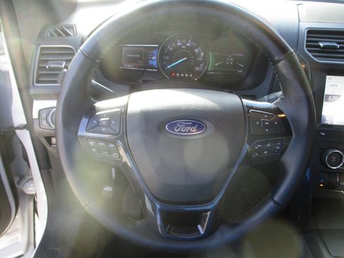 Used 2018 Ford Explorer XLT w/ Equipment Group 202A image 14