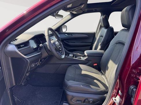 New 2025 Jeep Grand Cherokee Altitude AWD/4WD image 9