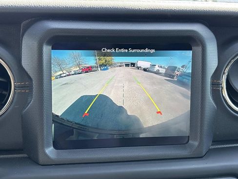 Used 2021 Jeep Wrangler Unlimited Sahara image 20