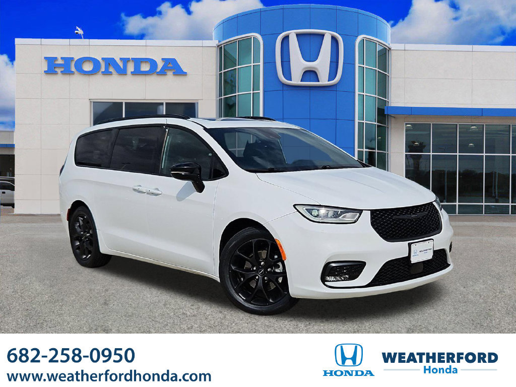 Used 2025 Chrysler Pacifica Limited FWD image 1